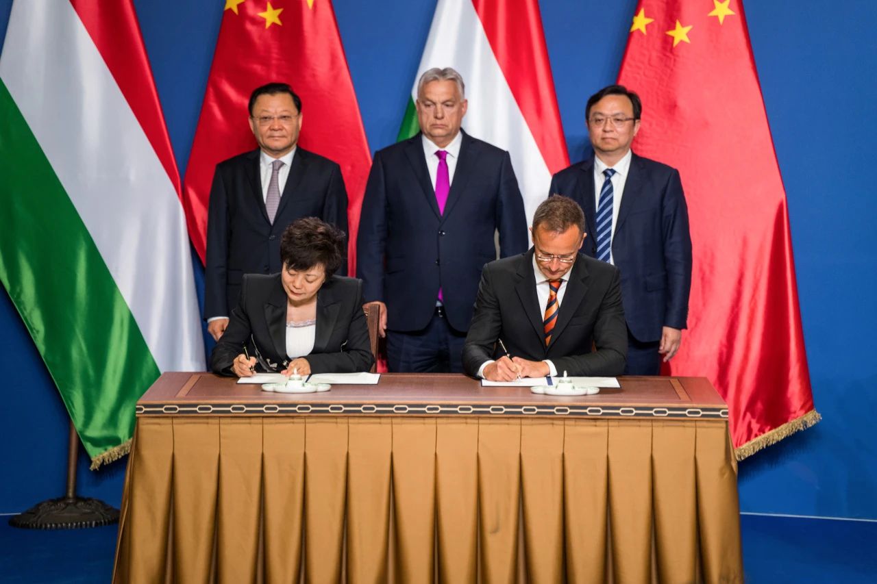 E周看点 | 比亚迪欧洲总部落户匈牙利；哪吒汽车被申请破产审